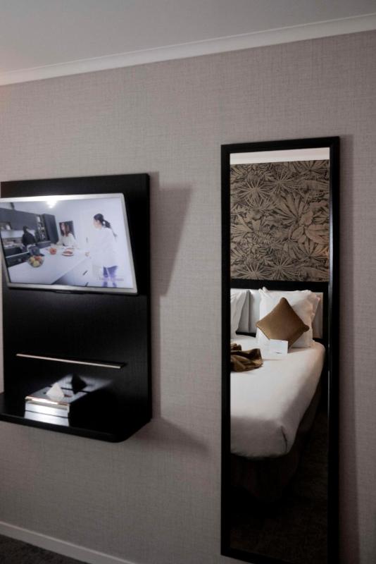 Standard Twin Room image 4