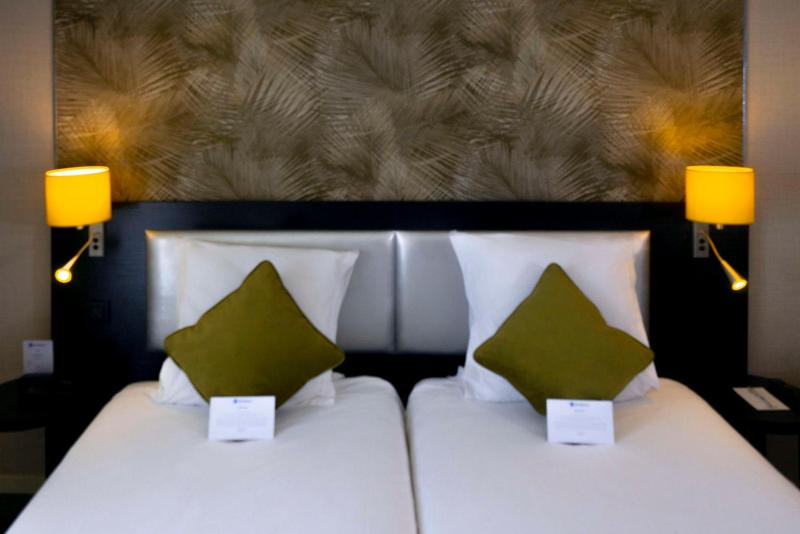 Standard Twin Room image 3