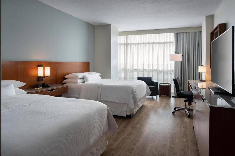 Traditional, Guest room, 2 Queen, No view image 1