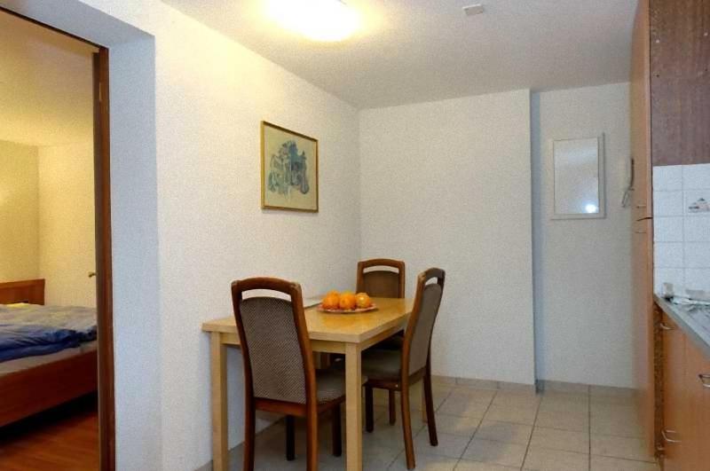Apartment 231 image 2