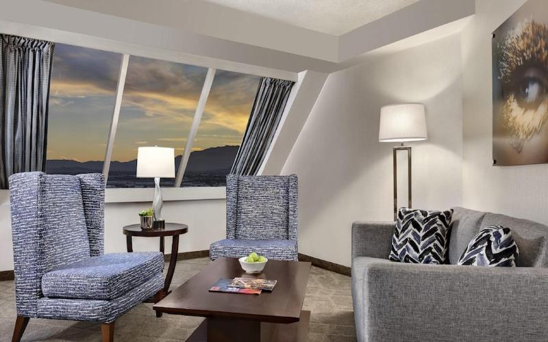 Pyramid Corner King Suite + Pyramid Corner Two Queen Suite image 4