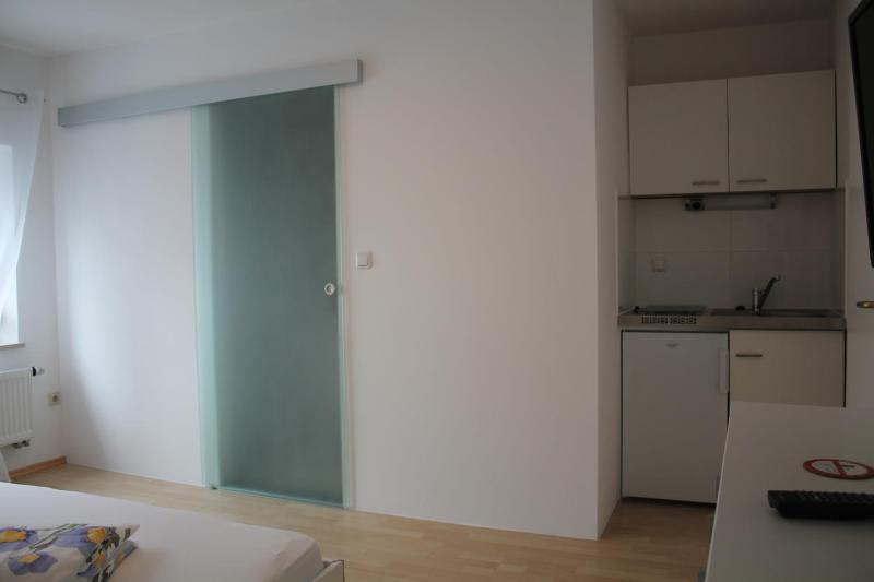 Apartment with Shower image 2