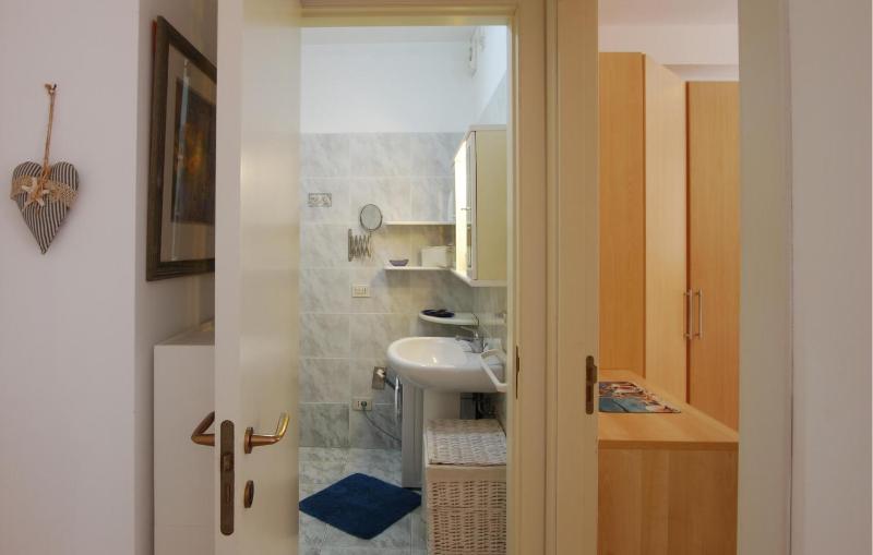 Awesome Apartment In Marcelli Di Numana - image 11
