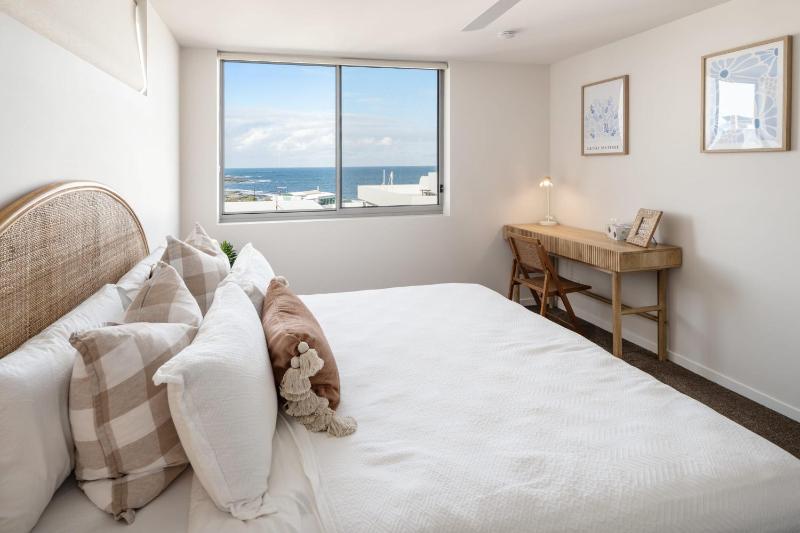 Azure Oceanside Apartment at Kings Beach - image 26