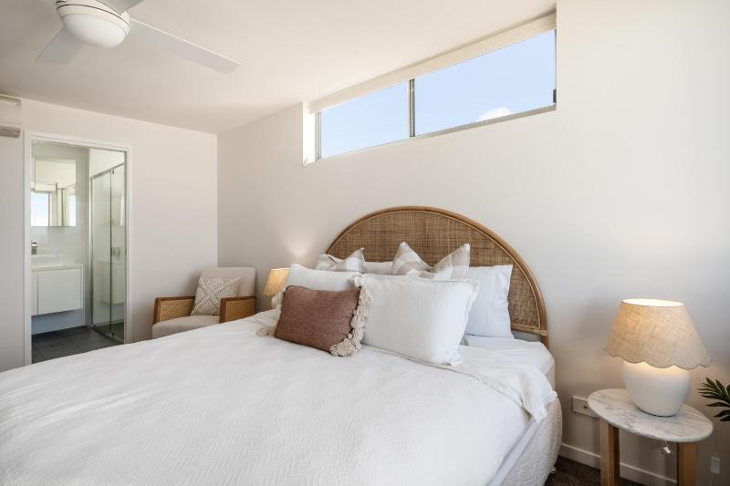 Azure Oceanside Apartment at Kings Beach - image 16