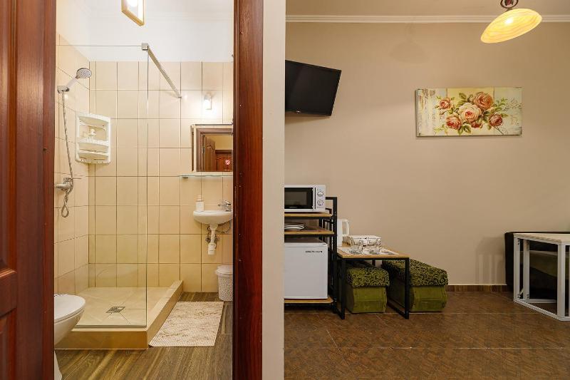 Superior King Room image 4