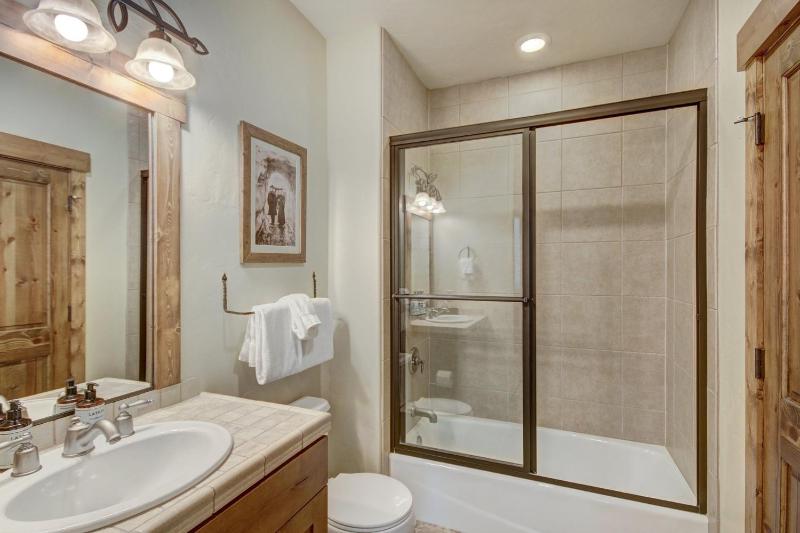 Two-Bedroom Townhouse image 4
