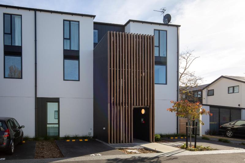 Modern and Central - Christchurch Apartment - image 11