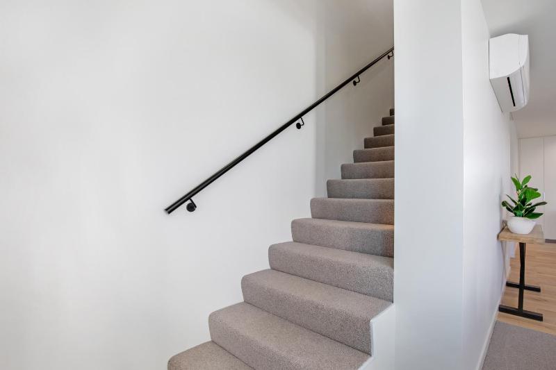 Modern and Central - Christchurch Apartment - image 4