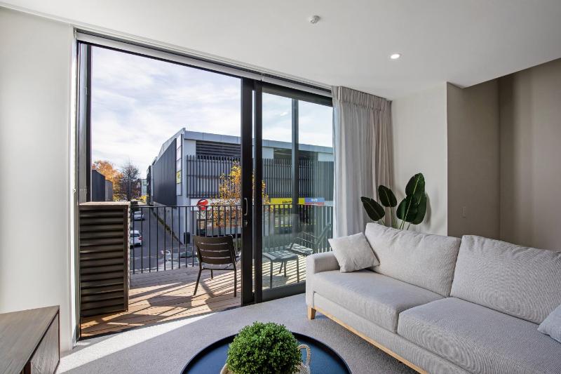 Modern and Central - Christchurch Apartment - image 16