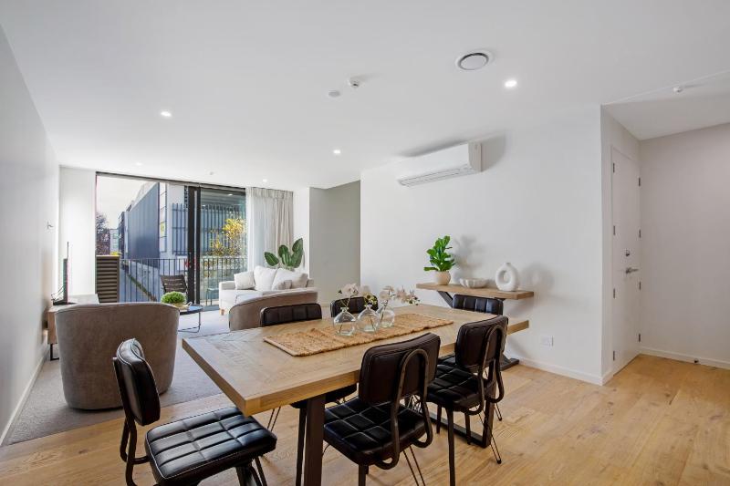 Modern and Central - Christchurch Apartment - image 2