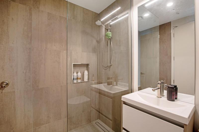 Modern and Central - Christchurch Apartment - image 7