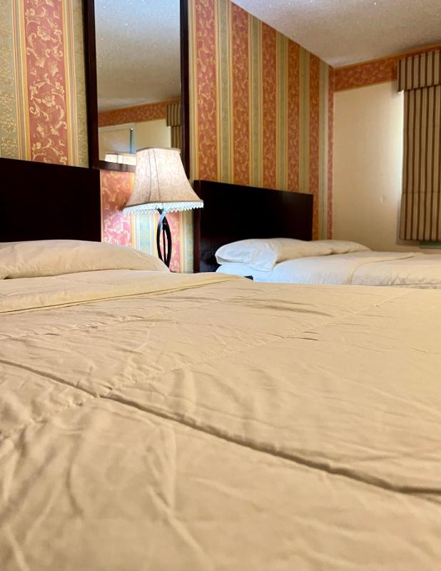 Deluxe Queen Room with Two Queen Beds image 4