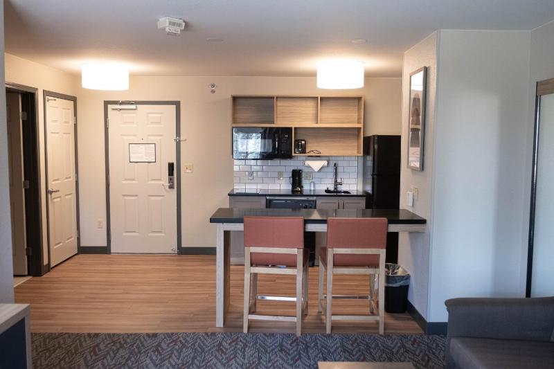 One-Bedroom King Suite with Sofa Bed image 2
