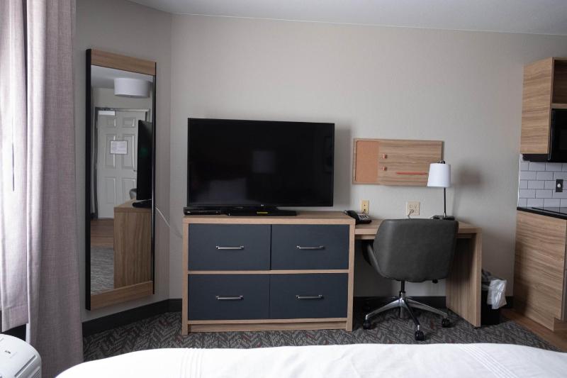 Queen Studio Suite - Mobility Access Tub/Non-Smoking image 2