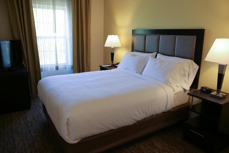 Queen Suite with Two Queen Beds - Non-Smoking image 2