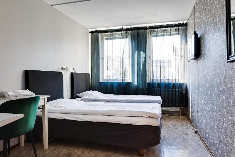Twin Room with Shared Bathroom image 1