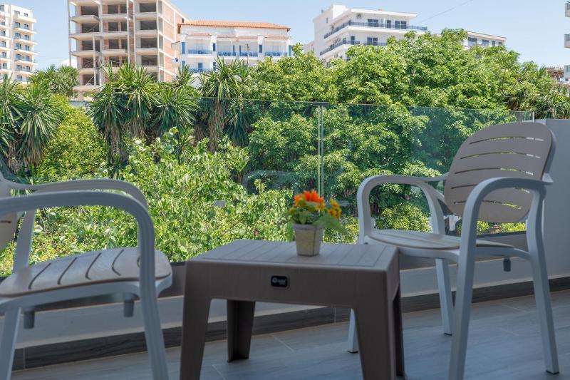 Triple Room with Garden View image 1
