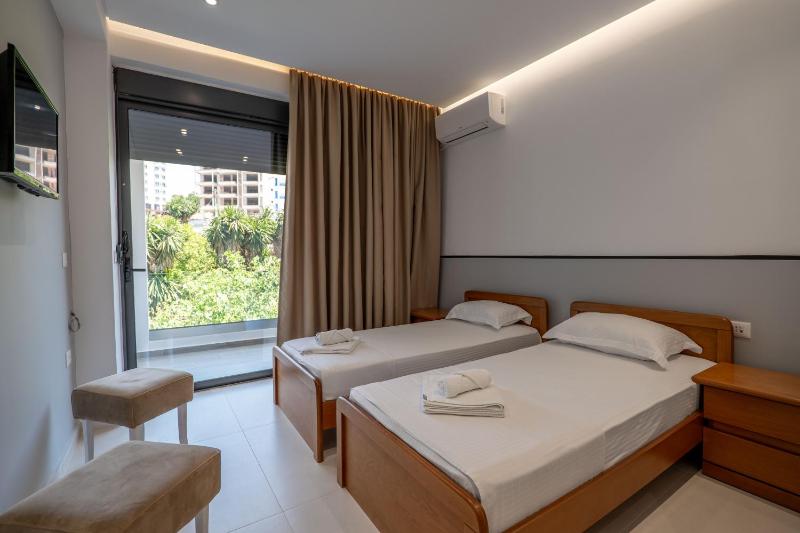 Twin Room with Garden View image 2