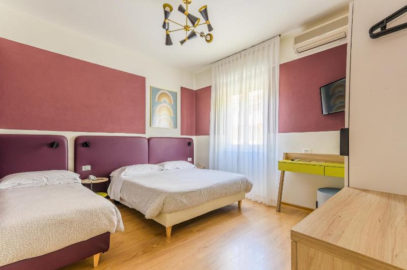 Economy Triple Room image 1