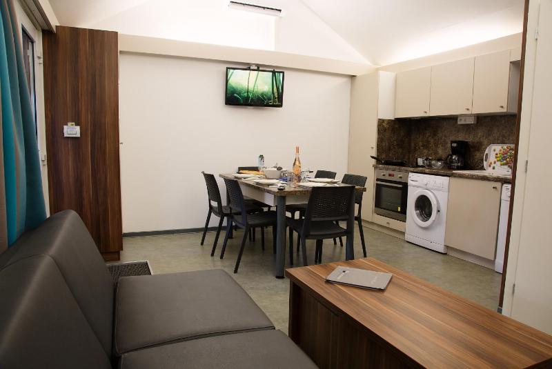 Mobil-home (6 persons) image 3