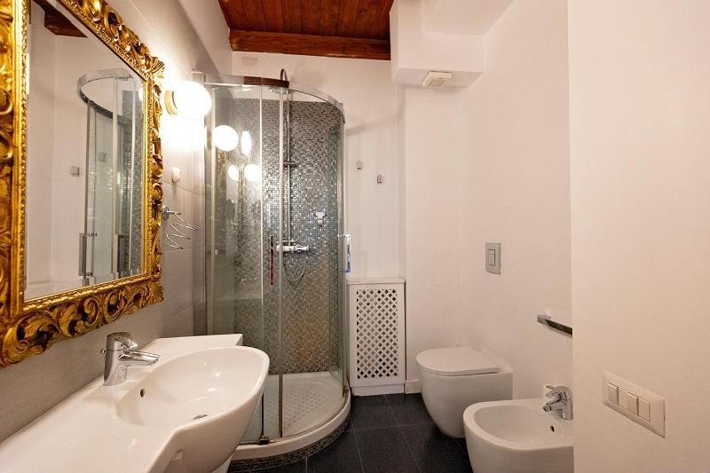 One-Bedroom Apartment (5 Adults) image 2