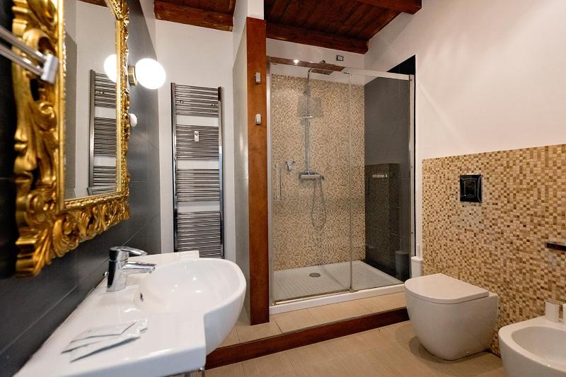 One-Bedroom Apartment (5 Adults) image 3
