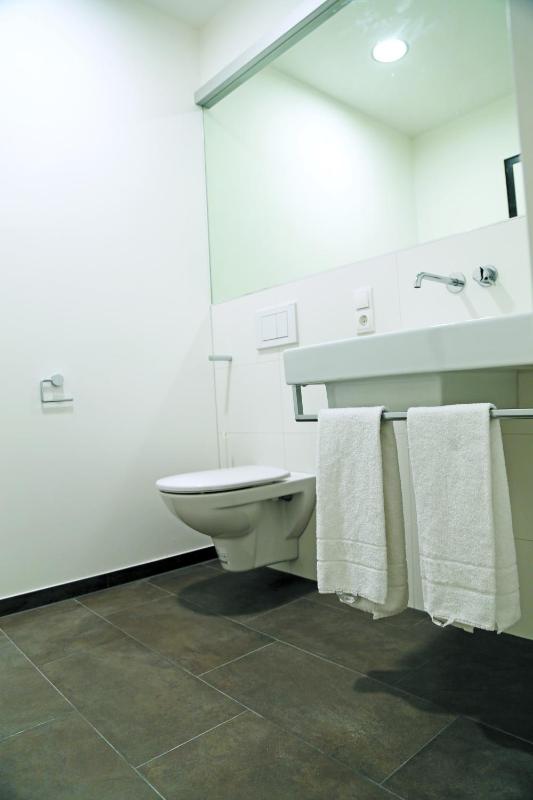 Twin Room image 2