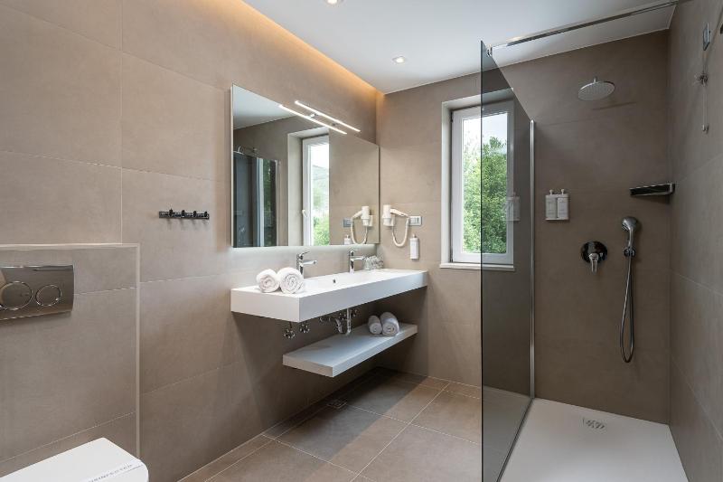 Superior Double or Twin Room with Balcony image 4
