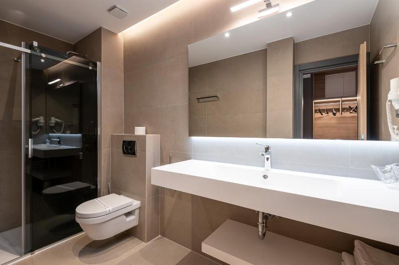 Superior Double or Twin Room with Balcony image 3