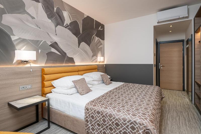 Double or Twin Room image 3