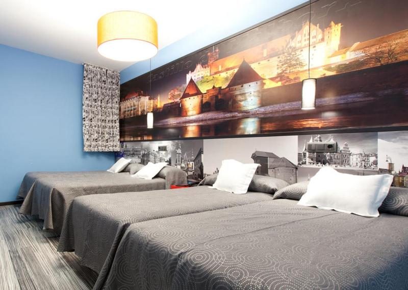 Executive Quadruple Room image 2