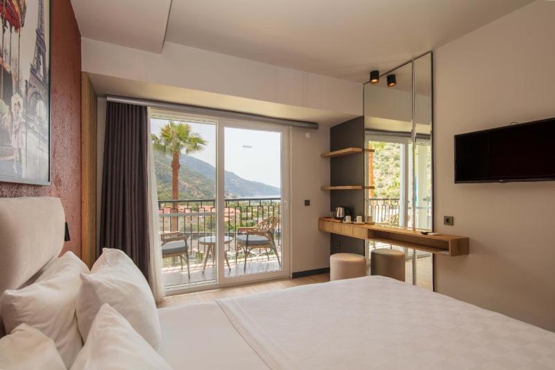 Superior Double or Twin Room with Sea View image 1