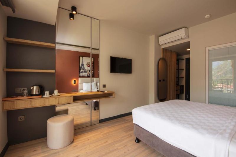 Superior Double or Twin Room with Sea View image 4