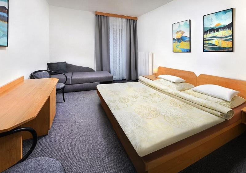 Economy Double or Twin Room image 2