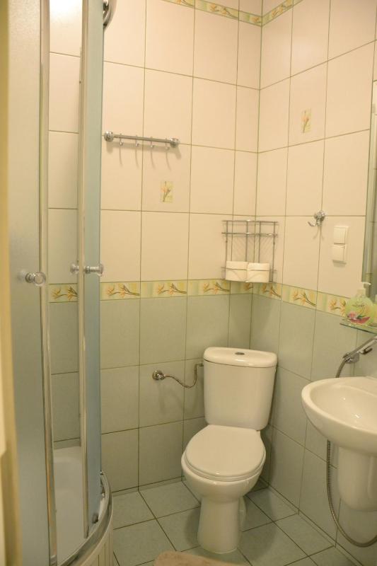 Budget Single Room image 3
