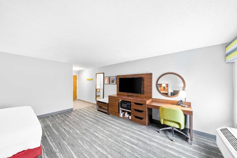 King Room with Sofa Bed and Study - Non-Smoking image 1