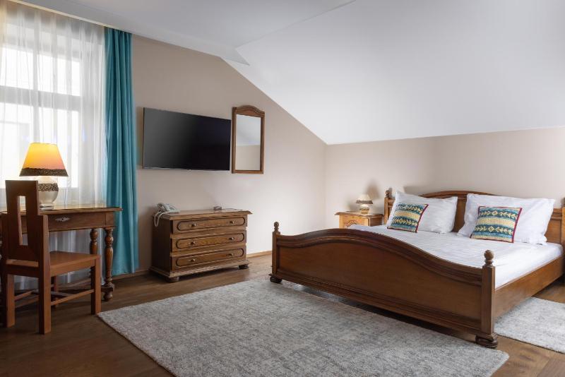 Deluxe King Room image 1
