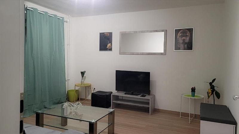 Apartment mit großem Balkon Images