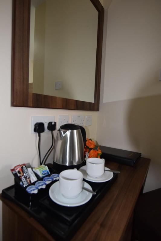 Twin Room image 3