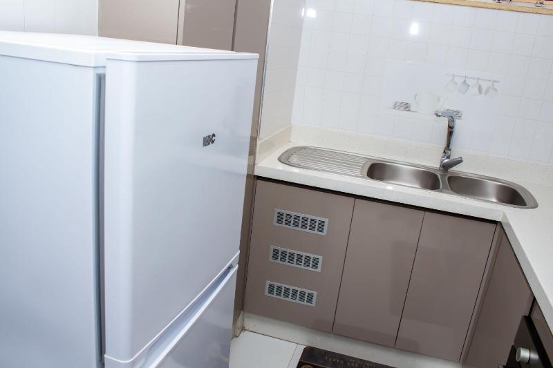 Apartment Sleeps 4 2 Baths Free Parking - image 16