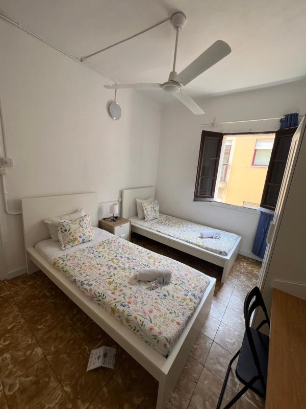 Twin Room with Shared Bathroom image 3