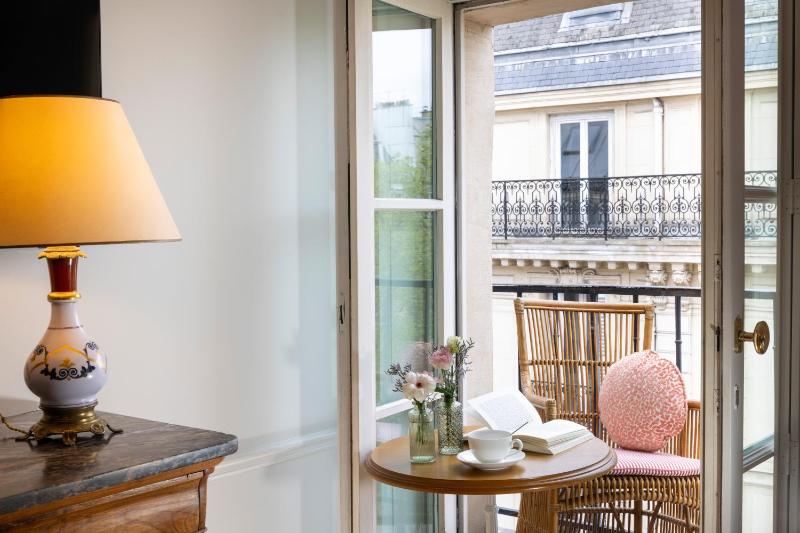 Superior Double Room with Balcony and with Spa Access image 3