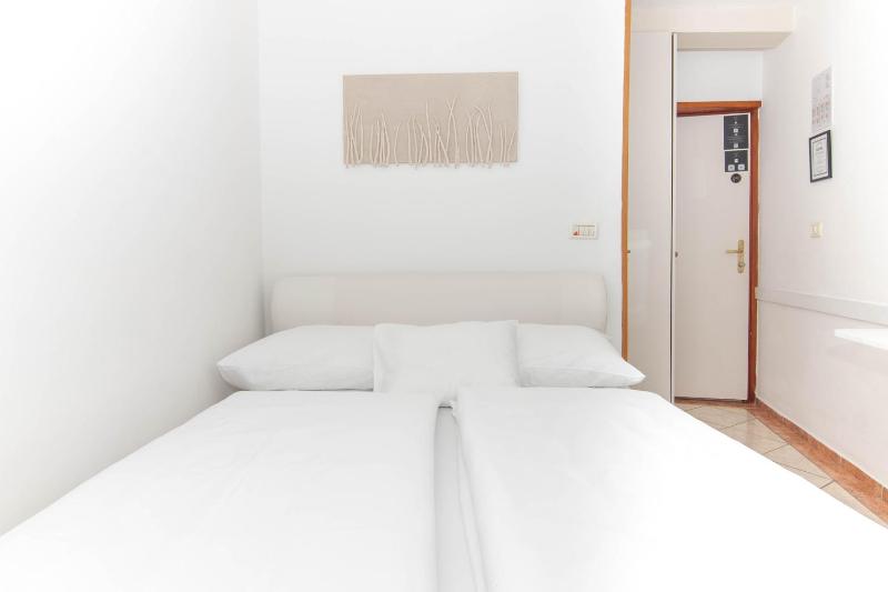 Double Room image 1