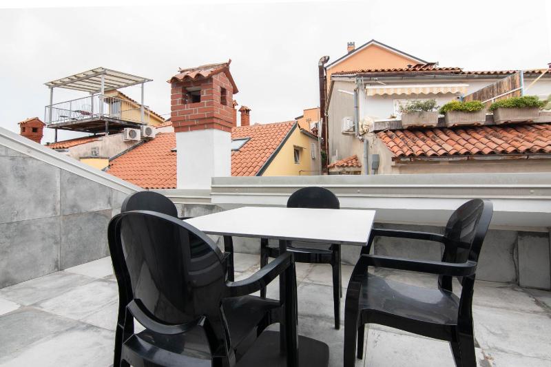 Apartment with Balcony image 3