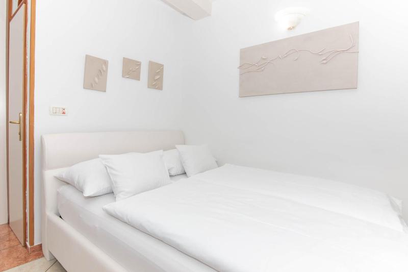 Double Room image 4