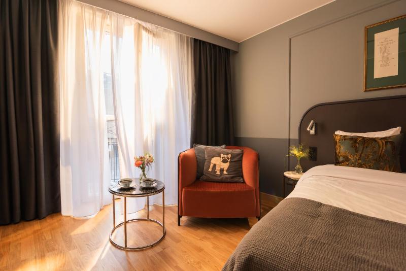 Classic Room with Shared Patio image 1