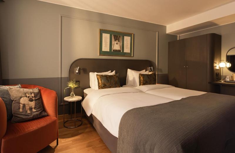 Classic Double or Twin Room image 4