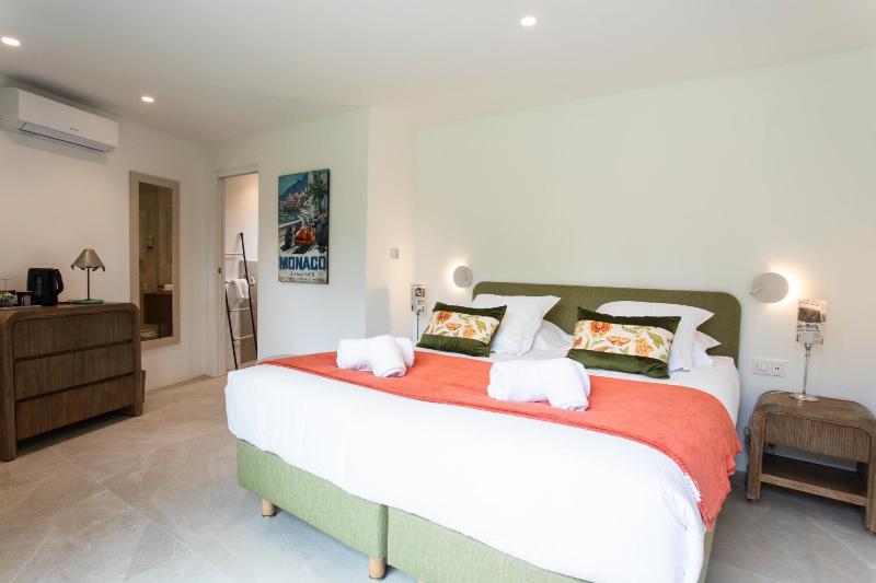 Double Room with Shower image 4