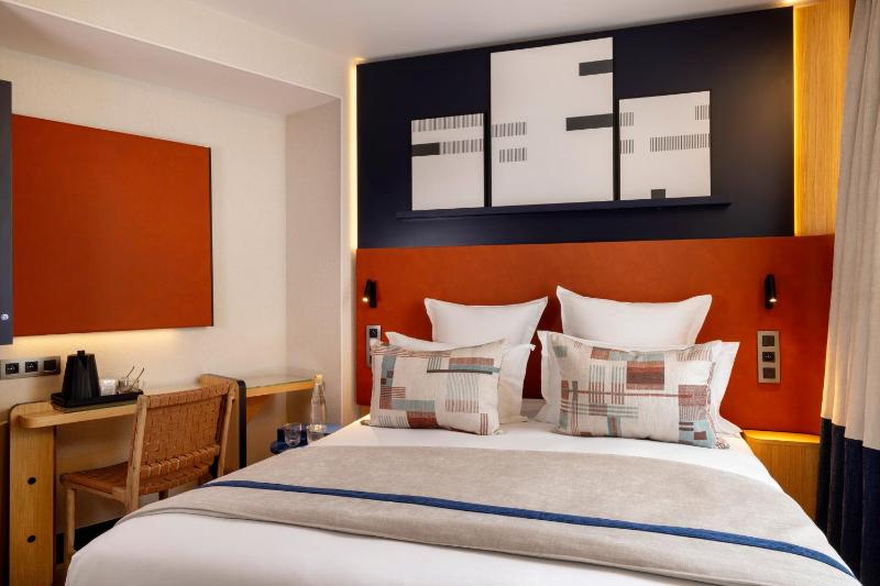 Classic Double Room image 4